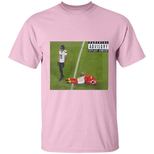 jalen-pitre-delivers-a-monster-hit-to-rashee-rice-kansas-city-chiefs-shirt-lightpink