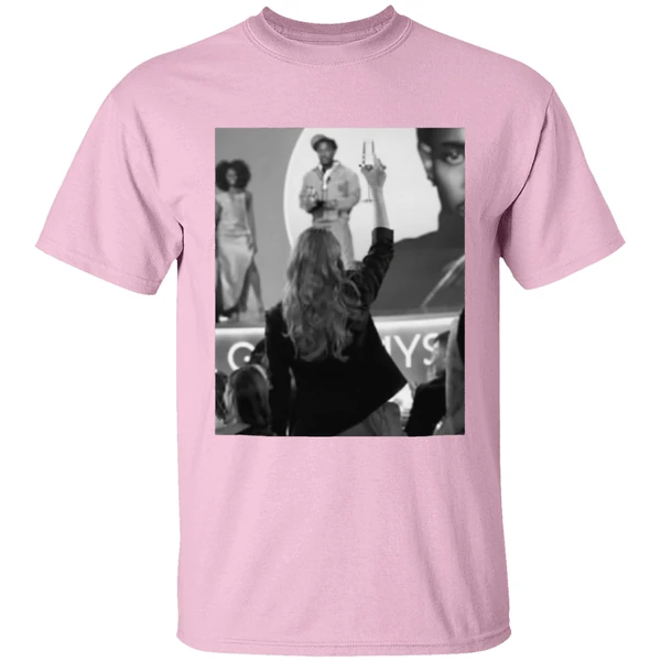 taylor swift celebrates kendrick lamar grammy win shirt lightpink